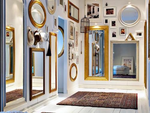 Зеркало с фацетом в прихожей. По размеру