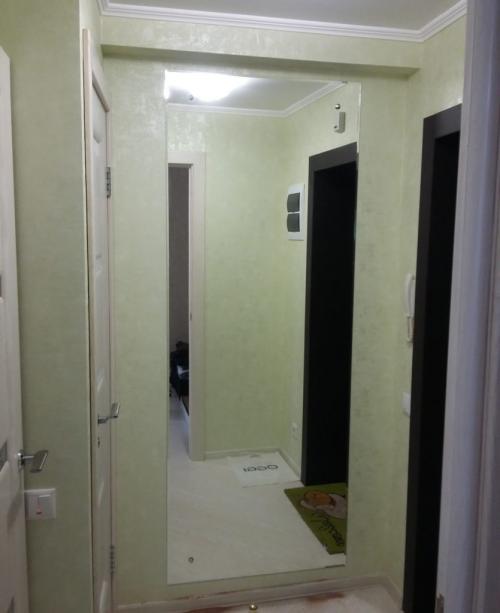 Зеркало на всю стену в прихожей. Разновидности зеркал