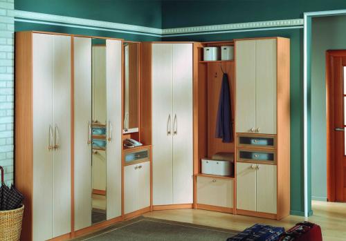 Маленькая прихожая с большим зеркалом. Маленькие хитрости