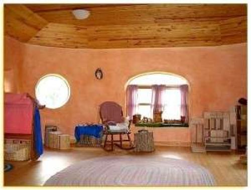 Строительство из глины. Строительство фундамента для дома из соломы и глины 08