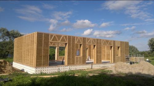 Дом из соломенных панелей.  Этапы строительства дома из соломенных панелей: