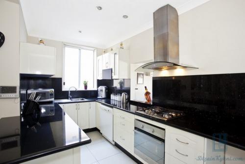 Дизайн узкой кухни 17 квадратов. Особенности дизайна узкой кухни