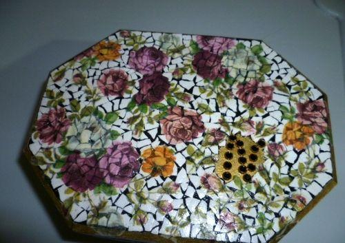 Декупаж на яичной скорлупе. Декупаж подноса из дерева яичной скорлупой