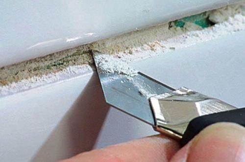 Выпадает затирка из швов плитки. Механическое удаление
