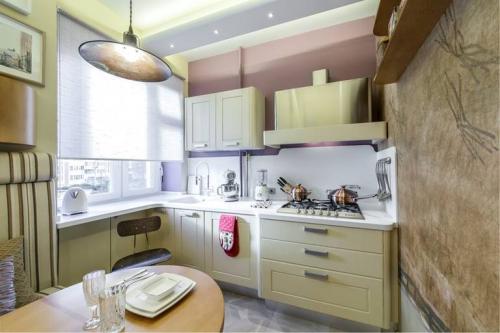 Как правильно расположить технику в кухонном гарнитуре. Интерьеры кухонь с разным расположением мебели и техники