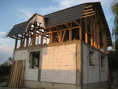 Через сколько можно снимать опалубку с армопояса. Как залить армированный пояс?