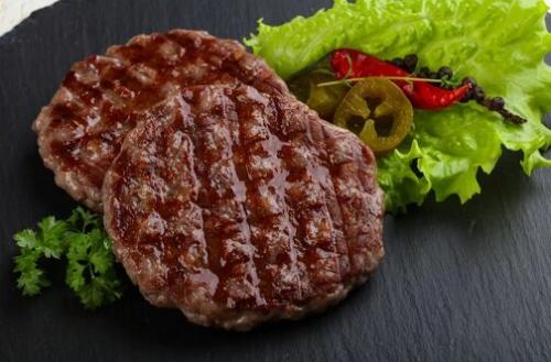 Котлета для бургера из рубленого мяса. Правильная говяжья котлета для домашних бургеров. Лучше, чем в кафе