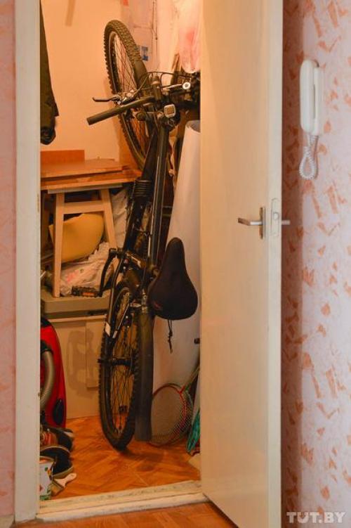 Велосипед В квартире где хранить.  В кладовке
