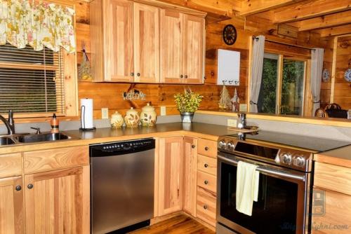 Дизайн кухни. Красивый дизайн кухни, расположенной в частном доме