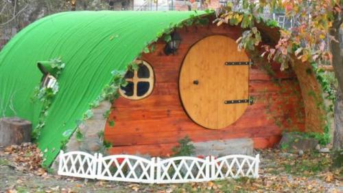 Детский домик хоббита.