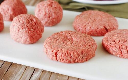Котлета для бургера из рубленого мяса. Правильная говяжья котлета для домашних бургеров. Лучше, чем в кафе