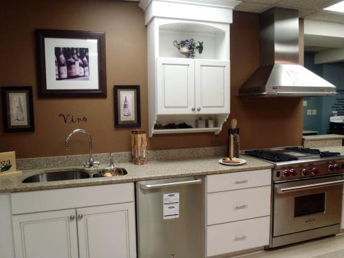 Какие цвета сочетаются с коричневым и бежевым в интерьере. БЕЖЕВО-КОРИЧНЕВАЯ ГОСТИНАЯ: ОСНОВЫ ПРОЕКТИРОВАНИЯ 34