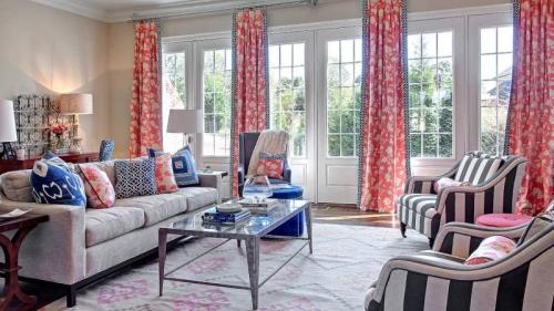 Модные карнизы 2019. Что модно в дизайне штор для зала в 2019 году?