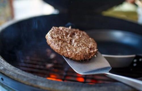 Котлета для бургера из рубленого мяса. Правильная говяжья котлета для домашних бургеров. Лучше, чем в кафе