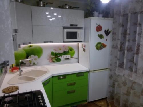 Встроенная кухня в хрущёвке. Кухни в хрущевку угловые