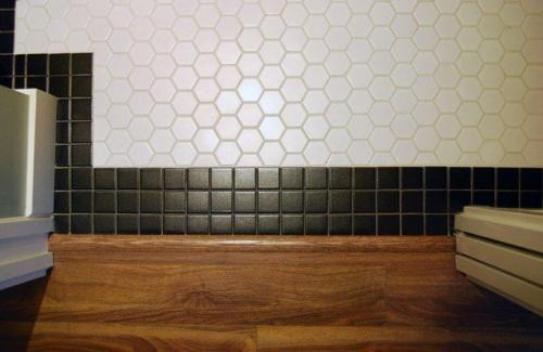 Как соединить деревянный пол с плиткой. Как соединить полы из плитки и половой доски