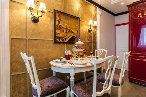 Как скомбинировать обои на кухне. Правила и принципы комбинирования обоев в дизайне кухни