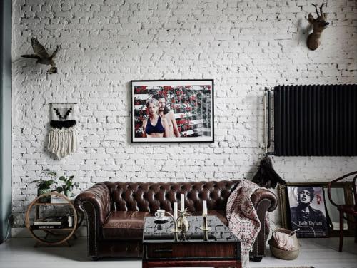 Кирпичная белая стена в интерьере. Влияние на визуальное впечатление