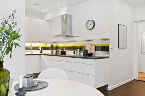 Кухня и гостиная студия. Планировка кухни-гостиной — где поставить кухонный гарнитур