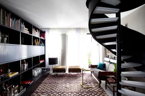 Лестница в двухуровневой квартире. Лестница в дизайне двухуровневой квартиры 05