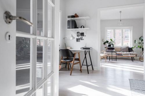 Дизайн однокомнатной квартиры в белом цвете. Шикарный интерьер квартиры в белом цвете