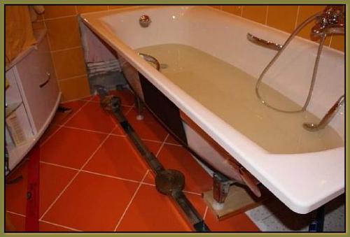 Фартук для ванной из плитки. Керамические фартуки для раковин и ванн: традиционная надежность 02