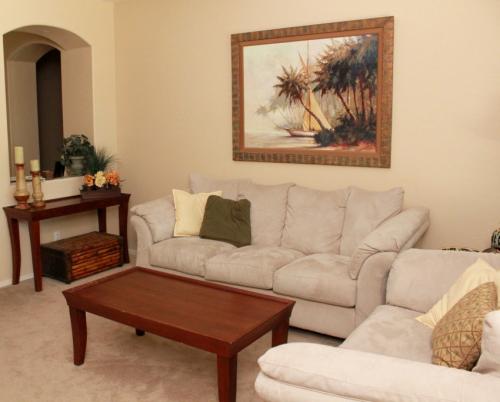 Маленькая гостиная в бежевых тонах. Бежевая гостиная – лучшие варианты дизайна гостиной в бежевых тонах (100 фото новинок)