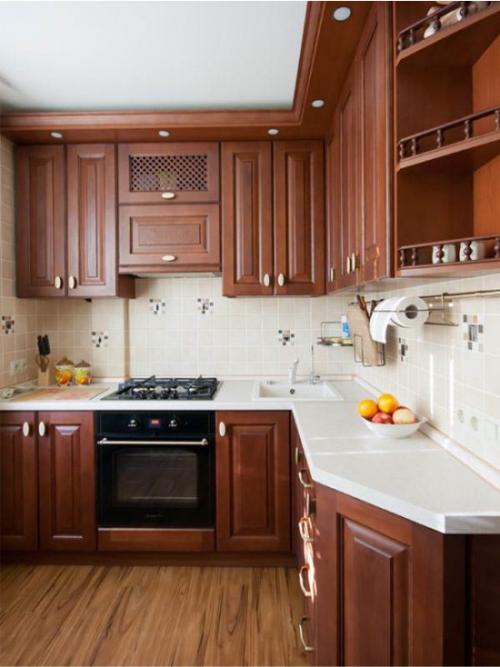 Кухонный гарнитур для маленькой кухни в хрущевке. Решени.  Угловой или однорядный гарнитур до потолка