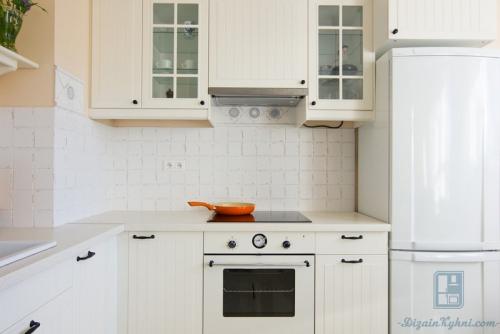 Как обустроить кухню в хрущевке. Как выбрать холодильник, вытяжку и газовую плиту