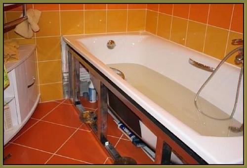 Фартук для ванной из плитки. Керамические фартуки для раковин и ванн: традиционная надежность 04