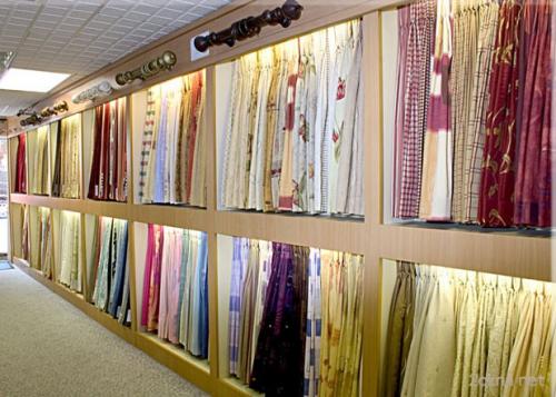 Какие шторы подойдут к светлым обоям и темной мебели. Как правильно выбрать шторы под обоям?