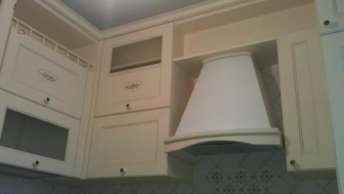 Как обустроить кухню в хрущевке. Как выбрать холодильник, вытяжку и газовую плиту