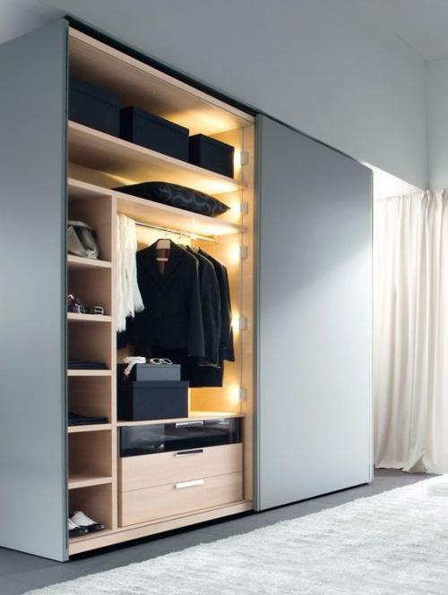 Шкаф-купе на всю стену в спальню. Матовые фасады