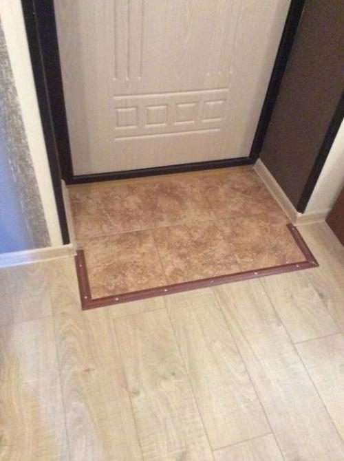 Плитка переходящая в Ламинат. Ошибка: Стыковать Плитку и Ламинат в прихожей