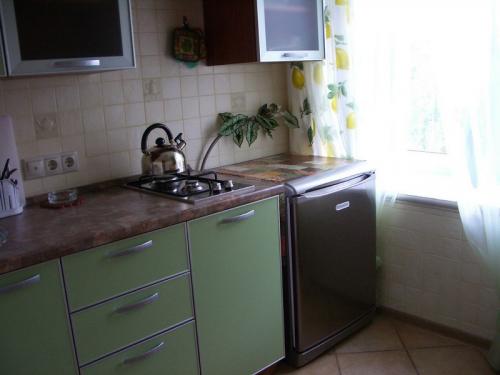 Как обустроить кухню в хрущевке. Как выбрать холодильник, вытяжку и газовую плиту