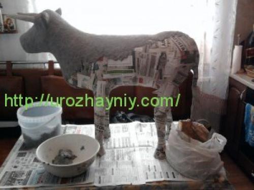 Корова пластиковых из бутылок своими руками. Бычок из пластиковой бутылки. Автор Ольга Короннова