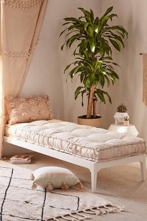 Как визуально расширить узкую комнату с помощью обоев. Добрый день дорогие друзья!