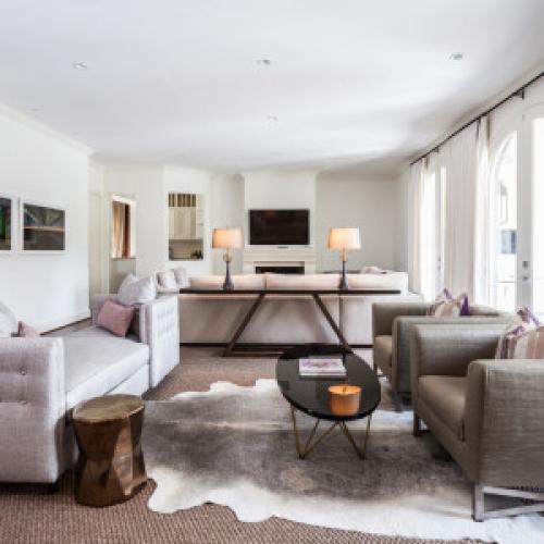 Выделение рабочей зоны в гостиной. Расстановка мебели