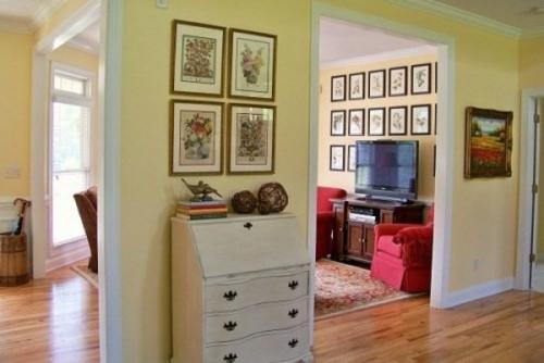 Как разместить вышитые картины на стене. Правила размещения вышитых изделий