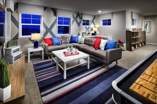 Выделение рабочей зоны в гостиной. Расстановка мебели