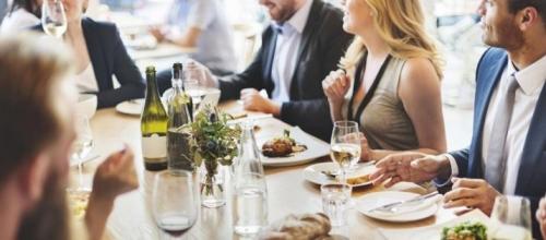 Как вести себя за столом правила этикета. 15 правил этикета за столом, которые должен знать каждый 07 Как вести себя за столом правила этикета. 15 правил этикета за столом, которые должен знать каждый 07