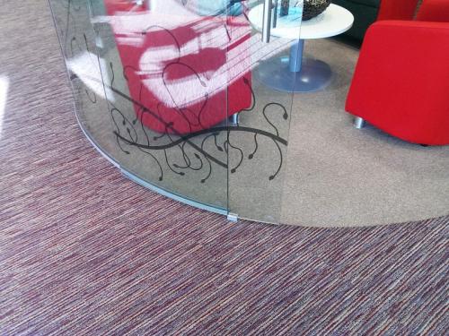 Выделение рабочей зоны в гостиной. Расстановка мебели