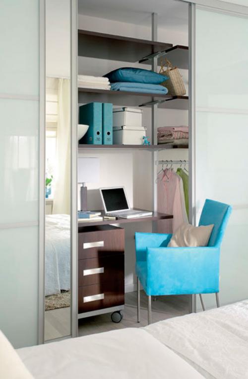 Рабочая зона в гостинной у окна. Организация рабочей зоны