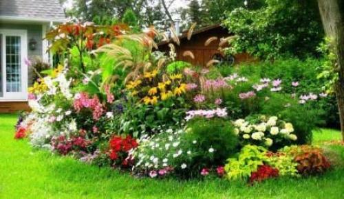 Красивый цветник своими руками возле дома. Как оформить цветник возле дома 06 Красивый цветник своими руками возле дома. Как оформить цветник возле дома 06