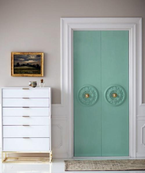 Двери цветные в интерьере. Как сделать свой дом особенным с помощью яркой двери 14