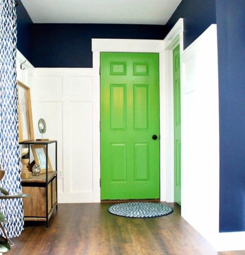 Двери цветные в интерьере. Как сделать свой дом особенным с помощью яркой двери 22