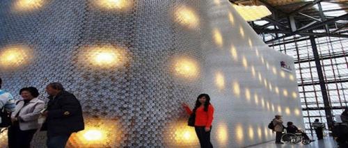 Стена из стеклянных бутылок своими руками. Интересные идеи — строим стены из бутылок