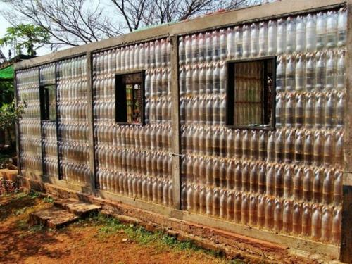 Стена из стеклянных бутылок своими руками. Интересные идеи — строим стены из бутылок