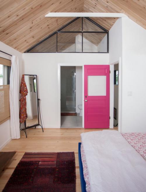 Двери цветные в интерьере. Как сделать свой дом особенным с помощью яркой двери