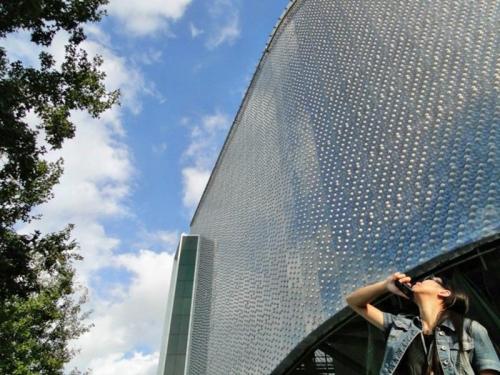 Стена из стеклянных бутылок своими руками. Интересные идеи — строим стены из бутылок